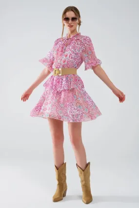 Short Dress with Abstract Print and Ruffled Skirt in Shades of Pink