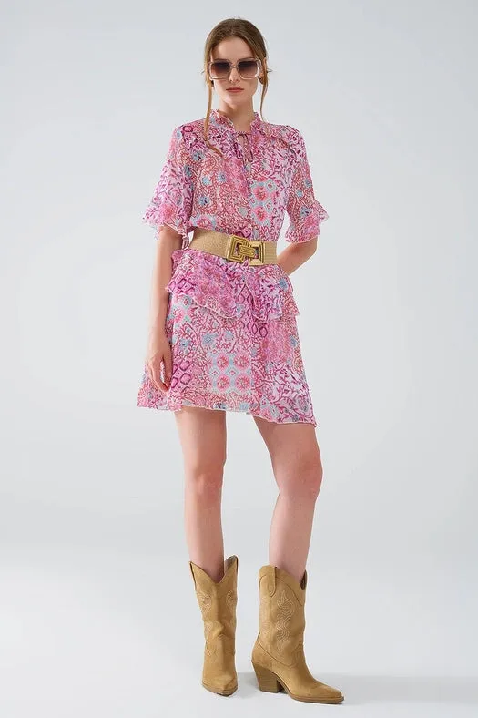 Short Dress with Abstract Print and Ruffled Skirt in Shades of Pink